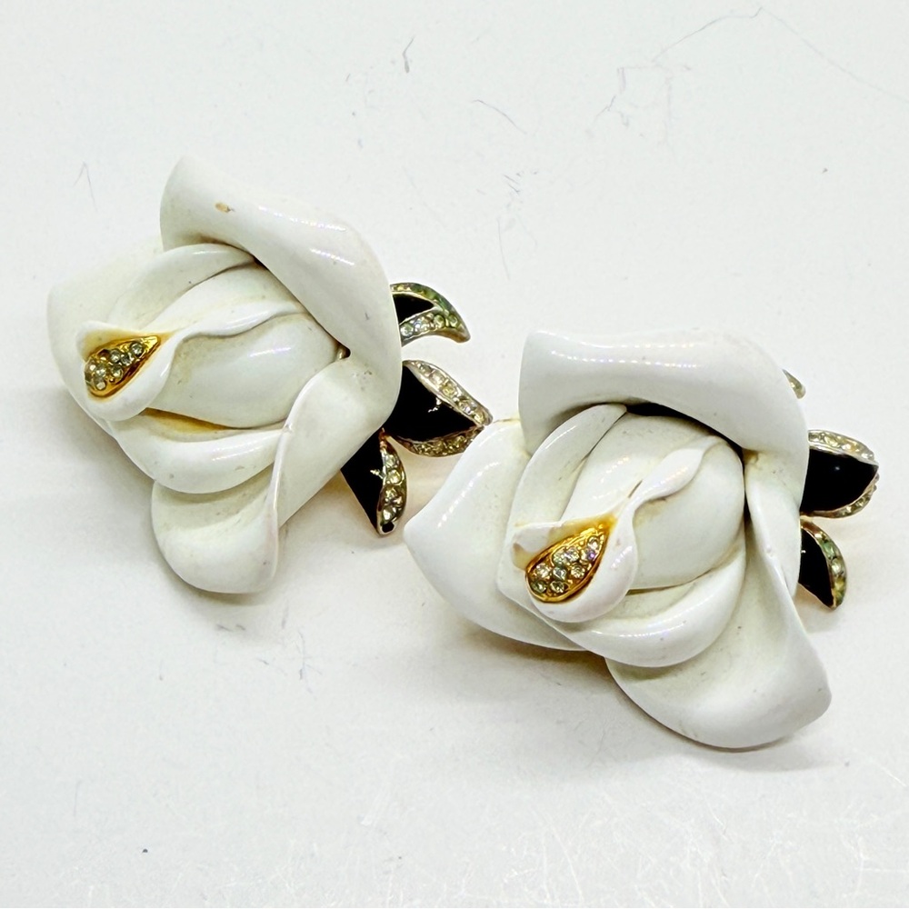 Kenneth Jay Lane KJL White Rose & Enamel‎ Rhinestone Clip On Earrings Vintage